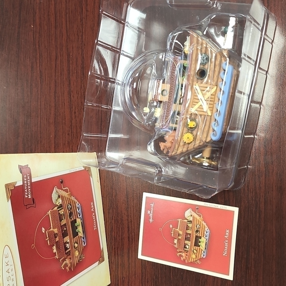 Hallmark Noah's Ark ornament - Picture 9 of 13